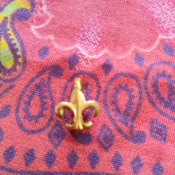 Small Gold Pin - Picture 2 of 6